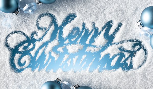 Обои на рабочий стол: merry christmas, надпись, поздравление, праздник, рождество, синие, снег, шары