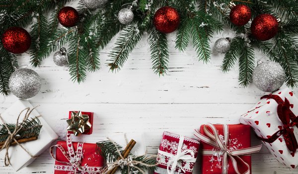 Обои на рабочий стол: 2019, balls, christmas, decoration, fir tree, gifts, merry, new year, wood, ветки ели, елка, новый год, подарки, рождество, шары