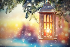 Обои на рабочий стол: candle, christmas, decoration, holiday celebration, lantern, merry christmas, snow, Xmas, елка, новый год, рождество, снег, украшения, фонарь
