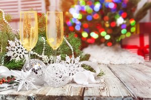 Обои на рабочий стол: champagne, decoration, happy, new year, бокалы, елка, новый год, рождество