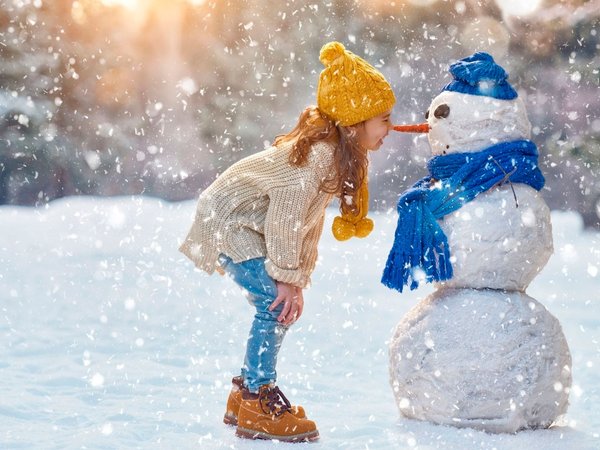 child, childhood, day, Environment, happy, happy new year, nature, snow, Snowmen, девочка, Зимняя природа, Зимняя прогулка, новый год, оранжевый, природа, радость, ребёнок, синий, снеговик