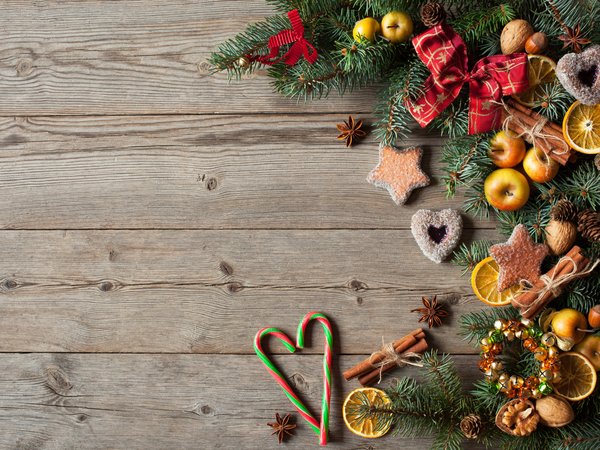 christmas, cookies, decoration, hearts, holiday celebration, merry christmas, wood, Xmas, елка, новый год, орехи, печенье, рождество, сердечки, украшения, фрукты, шары, яблоки, ягоды