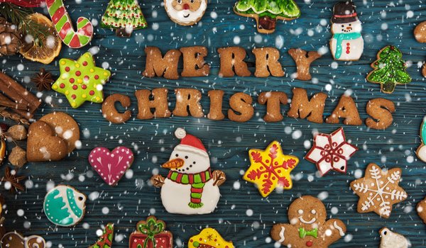 Обои на рабочий стол: cookies, decoration, gingerbread, merry christmas, wood, новый год, печенье, пряники, рождество