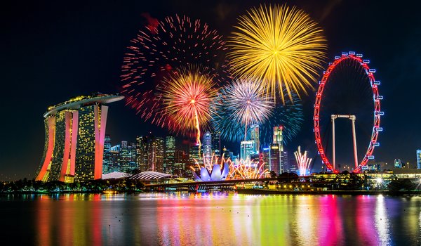 Обои на рабочий стол: 2022, city, colorful, fireworks, happy, new year, night, новый год, ночь, огни, салют, фейерверк