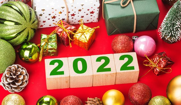 Обои на рабочий стол: 2022, кубики, новый год, подарки, цифры, шарики, шары