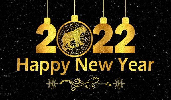 Обои на рабочий стол: 2022, буквы, висят, графика, дата, ёлочная игрушка, желтые, животное года, звездное небо, золотые, космос, круг, на английском языке, надпись, новый 2022 год, новый год, поздравление, позолота, символ года, снег, снежинки, Счастливого Нового года, тигр, узор, цифры, черный фон, шарик