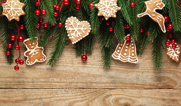 Обои на рабочий стол: christmas, cookies, decoration, gingerbread, happy, merry christmas, new year, wood, Xmas, елка, новый год, печенье, пряники, рождество, ягоды