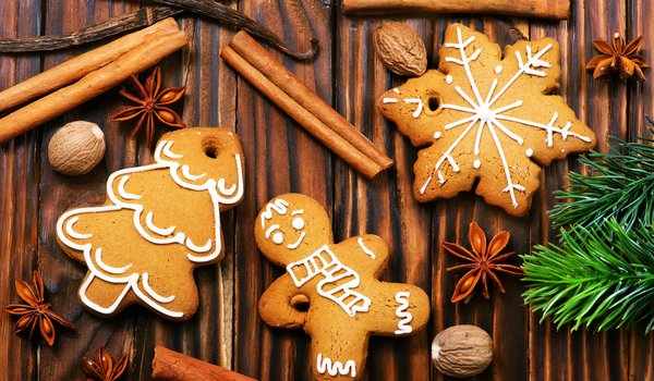 Обои на рабочий стол: christmas, cookies, decoration, gingerbread, happy, holiday celebration, merry christmas, new year, wood, Xmas, елка, корица, новый год, печенье, пряники, рождество, украшения