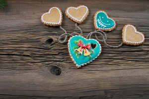 Обои на рабочий стол: cookies, decoration, heart, merry christmas, wood, Xmas, новый год, рождество