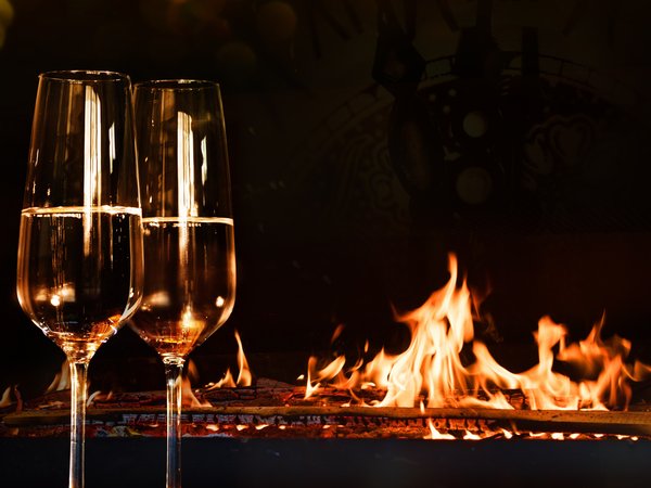 2018, decoration, fire, happy, new year, бокалы, камин, новый год, ночь, огонь, украшения, шампанское