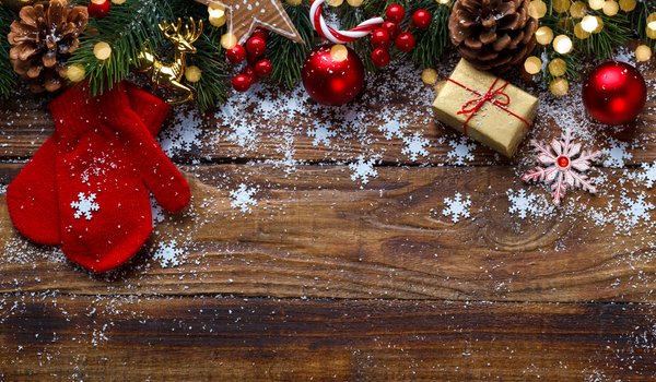 Обои на рабочий стол: christmas, decoration, fir tree, gift, happy, merry, new year, snow, wood, ветки ели, новый год, подарки, рождество, снег