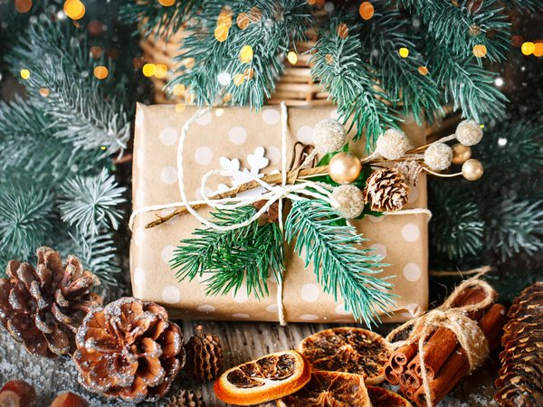 balls, christmas, decoration, fir tree, gift box, merry, snow, winter, wood, ветки ели, новый год, подарки, рождество, снег, украшения