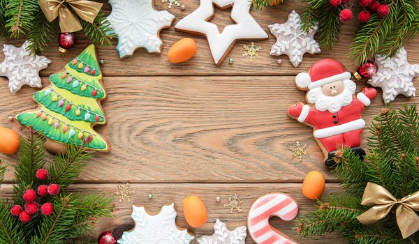 Обои на рабочий стол: christmas, cookies, decoration, fir tree, gingerbread, merry, wood, ветки ели, новый год, пряники, рождество, украшения