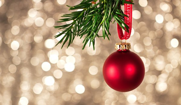 Обои на рабочий стол: ball, bokeh, christmas, decoration, fir tree, merry, new year, елка, новый год, рождество, украшения, шар