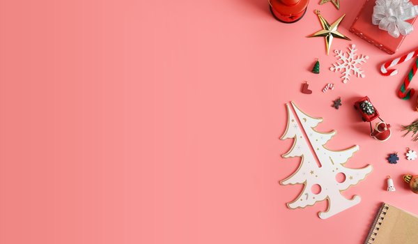 Обои на рабочий стол: christmas, decoration, merry, new year, pink, новый год, рождество, розовый фон, украшения