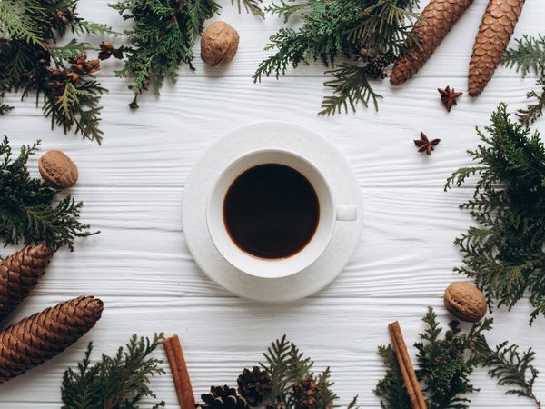 christmas, coffe, cup, decoration, fir tree, merry, new year, wood, ветки ели, новый год, рождество, украшения, чашка кофе