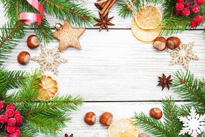 Обои на рабочий стол: christmas, decoration, fir tree, merry, wood, ветки ели, новый год, рождество, украшения