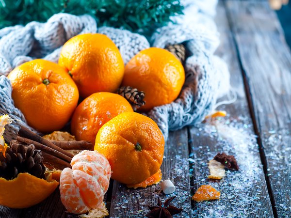 christmas, decoration, fir tree, fruit, mandarines, merry, new year, snow, tangerine, winter, wood, ветки ели, мандарины, новый год, рождество, снег, украшения