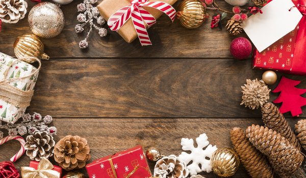 Обои на рабочий стол: christmas, decoration, gift, merry, new year, wood, новый год, подарки, рождество, украшения