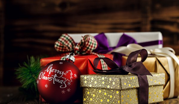 Обои на рабочий стол: christmas, decoration, gift box, merry, new year, wood, Xmas, новый год, подарки, рождество, украшения