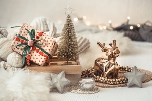 Обои на рабочий стол: bokeh, christmas, cozy, decoration, new year, winter, винтаж, новый год, рождество, свитер, украшения