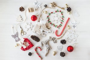 Обои на рабочий стол: decoration, merry christmas, vintage, white, Xmas, новый год, рождество, шары