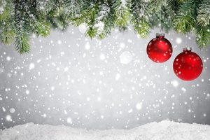 Обои на рабочий стол: christmas, decoration, merry christmas, snow, winter, Xmas, елка, зима, новый год, рождество, снег, украшения, шары