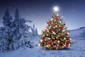 Обои на рабочий стол: christmas, christmas tree, decoration, happy, merry christmas, night, snow, winter, Xmas, елки, зима, новогодняя елка, новый год, рождество, снег, снежинки, украшения, шары