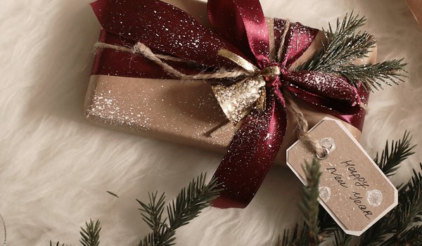 Обои на рабочий стол: decoration, gift, holiday celebration, merry christmas, Xmas, елка, новый год, рождество