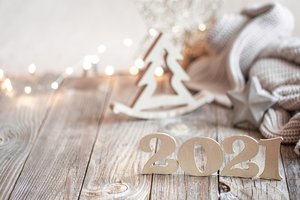 Обои на рабочий стол: 2021, bokeh, christmas, cozy, decoration, fir tree, new year, winter, винтаж, елка, зима, новый год, рождество, украшения