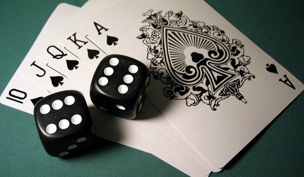 Обои на рабочий стол: poker, дубль, карты, комбинация, кости, пики, покер, роял-флэш