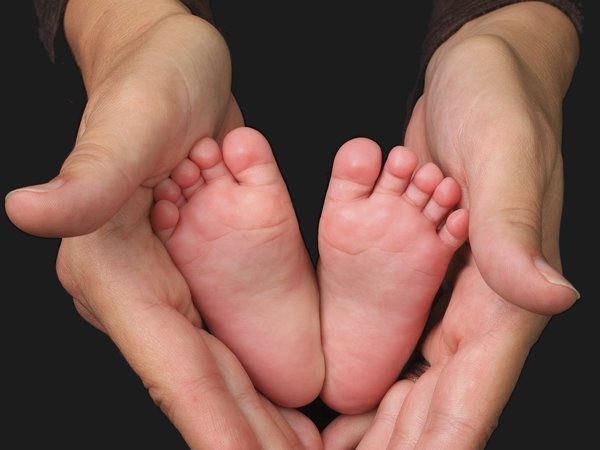 дитя, малыш, мама, младенец, ножки, пальчики, пятки, ребёнок, руки