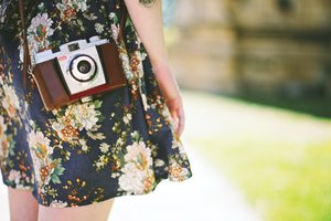 Обои на рабочий стол: девушка, макро, фотоапарат