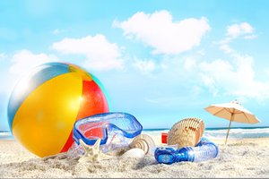 Обои на рабочий стол: ball, beach, clouds, nature, sand, sea, shells, sky, лето, море, небо, облака, пляж