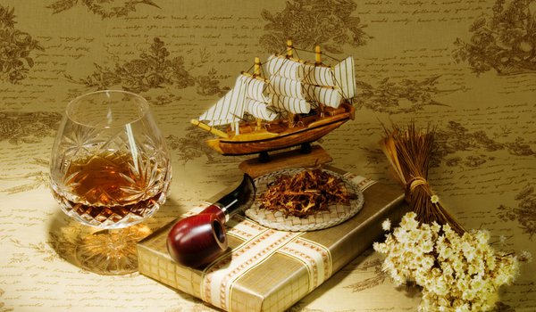 Обои на рабочий стол: коньяк, корабля, модель, парусника, подарок, табак, трубка