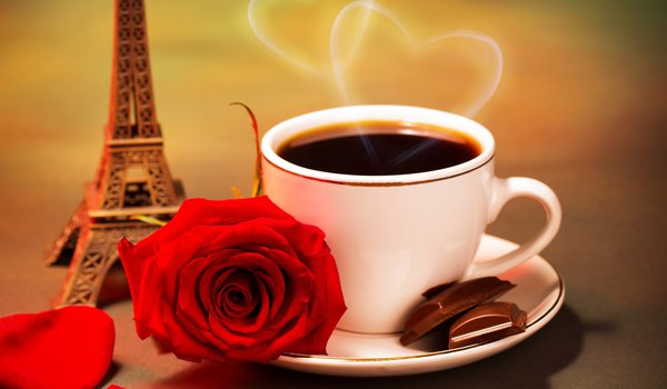Обои на рабочий стол: блюдце, дольки, кофе, красная, лепестки, пар, роза, сердечки, сердце, статуэтка, цветок, чашка, шоколад, эйфелева башня