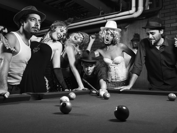 black and white, photo, pocket billiard, vintage, бильярд, девушки, парни, партия, ретро, соперничество, фото, чёрно-белое