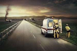 Обои на рабочий стол: авария, дорога, медслужба, скорая помощь