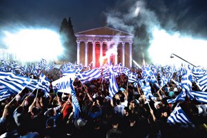 Обои на рабочий стол: греция, люди, Митинг, много, ночь, флаги