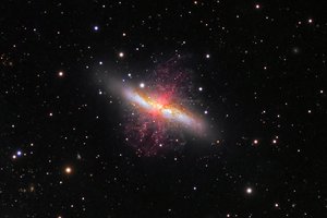Обои на рабочий стол: m82, галактика, сверхветер, сигара