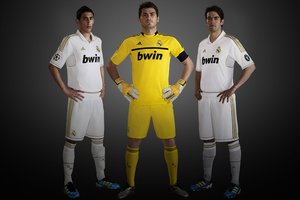 Обои на рабочий стол: casillas, di maria, kaká, real madrid, игроки, новая, реал мадрид, форма