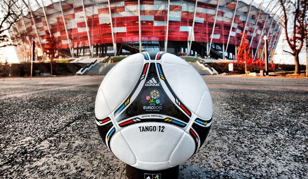 Обои на рабочий стол: евро 2012, кожа, мяч, Стадион.