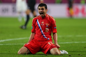 Обои на рабочий стол: adidas, Alan Dzagoev, EURO 12, Алан Дзагоев, газон, ЕВРО 12, крик, Россия-Чехия, РФС, Сборная России