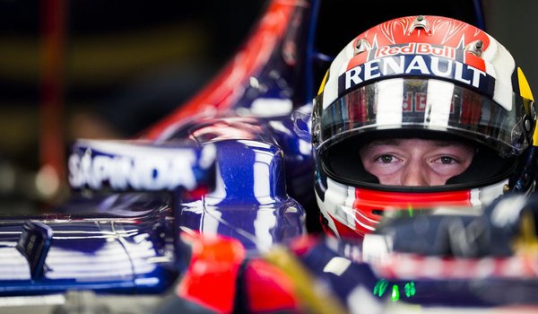 Обои на рабочий стол: Daniil, Kvyat, red bull, renault, Toro Rosso, Даниил, Квят, Кокпит, шлем