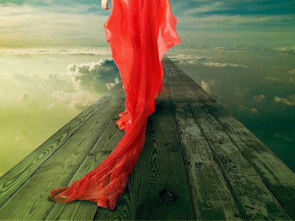The Red, девушка в красном платье, кольцо, мост, небо, облака, шлейф