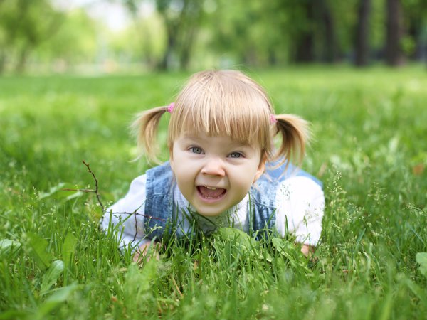 child, childhood, children, grass, happiness, park, smiling, stylish little girl, дети, детство, парк, ребёнок, стильная маленькая девочка, счастье, трава, улыбаясь