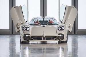 Обои на рабочий стол: beautiful, front view, hypercar, pagani, Pagani Utopia, Utopia