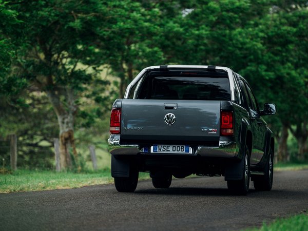 2016, Amarok, Double Cab, Highline, Volkswagen, деревья, дорога, пикап, сзади