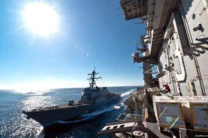 Обои на рабочий стол: uss john s. mccain (ddg-56), вмс, корабль, океан, солнце