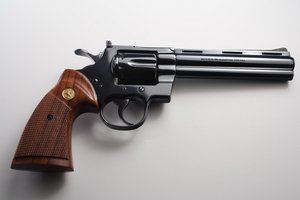 Обои на рабочий стол: Colt Python1206, оружие, пистолет